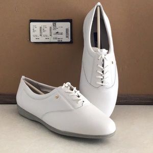 Easy Spirit White NEW w/tags Walking shoes 9EE 92E